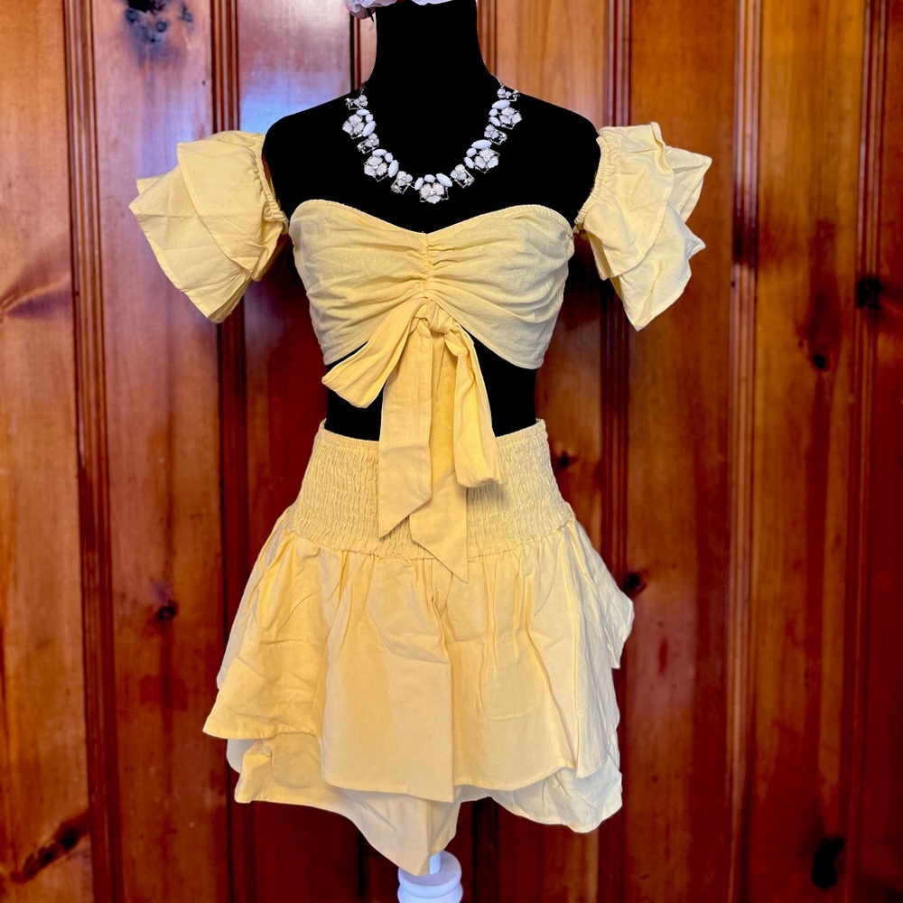 Off Shoulder knot Front Crop top & Ruffle Hem Skort